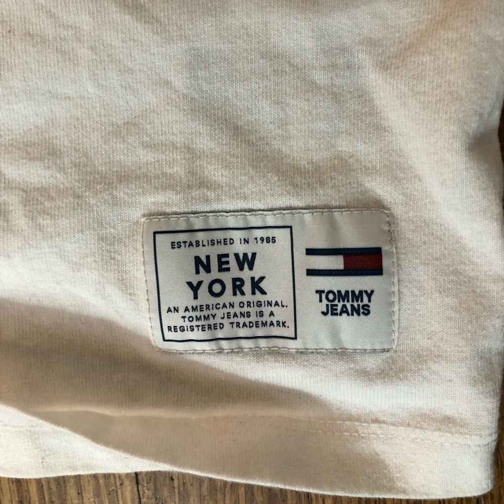Tommy over sized looking shirt. Never worn - Picture 3 of 3
